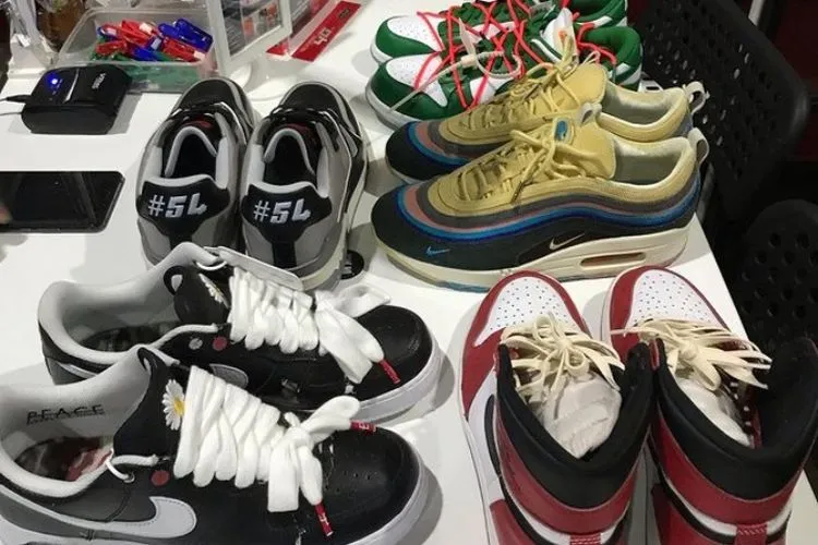 Laundry sepatu sneakers